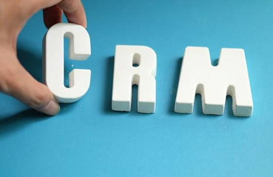 CRM开发与社交媒体营销的结合（探索CRM开发与社交媒体营销的结合应用，提升品牌影响力）